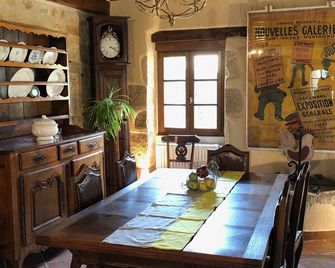 Gîte calme avec Spa en été, animaux acceptés, parcage, pour 8 personnes - FR-1-586-64 - 생아망드 몽트롱 - 다이닝룸