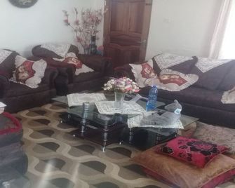 Homestay - Grace and Happy Family Home - Arusha - Sala de estar