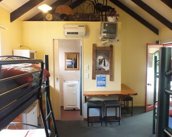 Glow Worm Accommodation - Hostel - Franz Josef Glacier - Bedroom