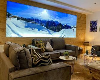 Alm Seasons Premium Chalet & Studios - Saalbach - Living room
