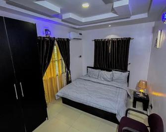 Satellite Apartment - Lagos - Chambre