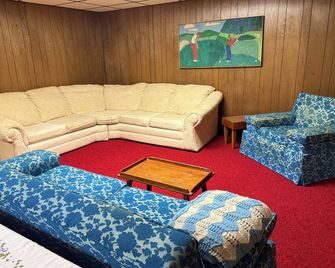 3 BR house in Punxsutawney. 1 mile from Gobblers knob,one mile from downtown - Punxsutawney - Lounge