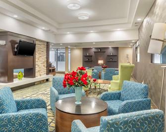 Best Western Plus New Englander - Woburn - Lobby