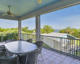 Direct Oceanfront-Atlantic Side-Dockage-Pool and 20 miles from Key West - Cudjoe Key - Balcony