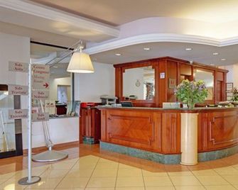 Cdh Hotel Villa Ducale - Parma - Recepción