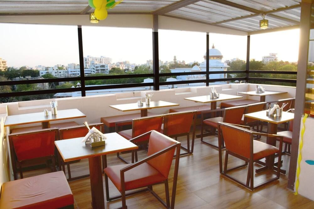 Lime Tree Hotels & Resorts Llp - Jamnagar - Restaurant