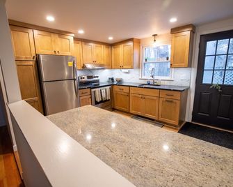Quaint Wbl Cottage - 2 Blocks From Historic Downtown - White Bear Lake - Cocina