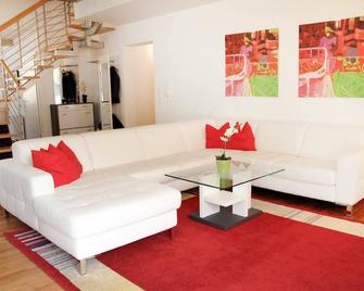 Appartements am Kirchplatz - Fulpmes - Living room