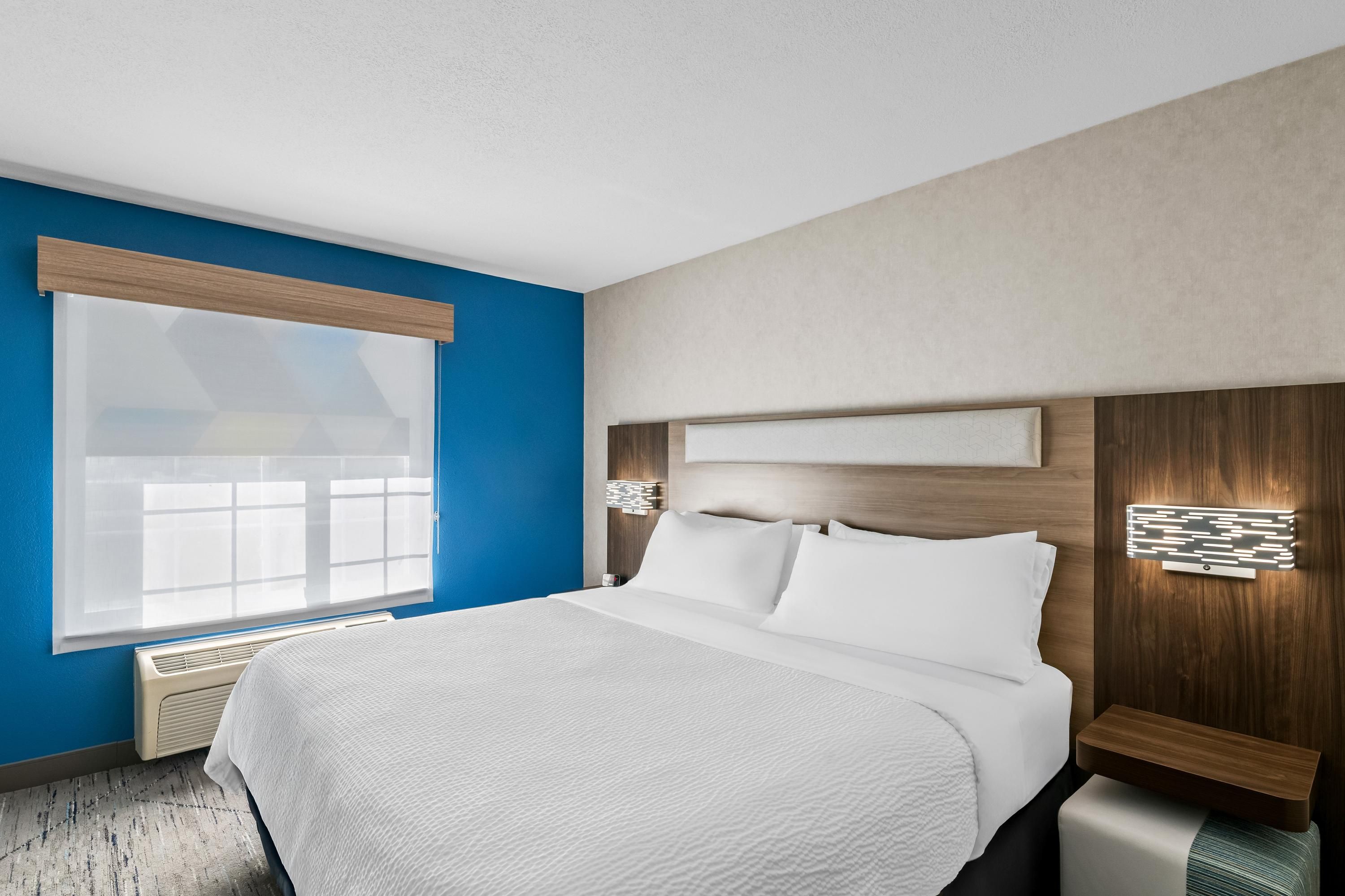 Holiday Inn Express & Suites Council Bluffs - Conv Ctr Area By IHG - קאונסיל בלאפס - חדר שינה