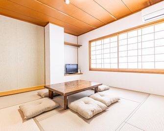 Guesthouse Sunaen - Tottori - Essbereich