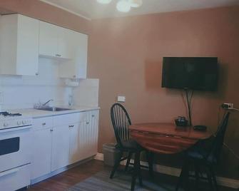 Westview Motel - Vegreville - Kitchen