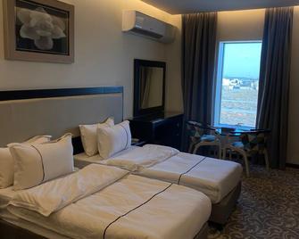 Mbn Artama Hotel - Unayzah - Bedroom