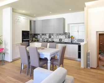 2 Bedroom Awesome Apartment In Stia - Stia - Kitchen