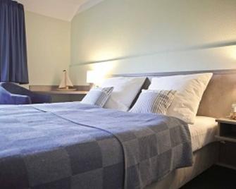 Double Room Category 1 - Hotel Landhaus Leuchtfeuer Pellworm - Pellworm - Schlafzimmer