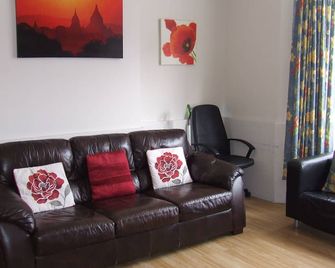 Alexandra Guest House - Hemel Hempstead - Living room