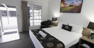 Takalvan Motel - Bundaberg - Bedroom