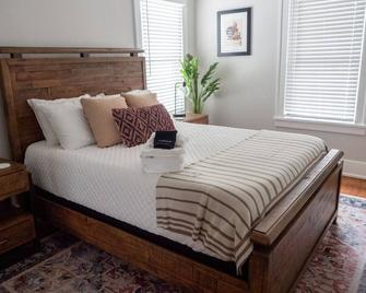 Upscale Kentucky Bourbon Trail & Close to Louisville - Shelbyville - Bedroom