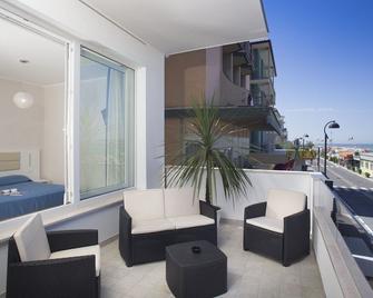White Suite & Apartments - Bellaria-Igea Marina - Balcone