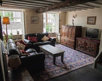 6 Bridge St. - HMS Brecon - Olohuone