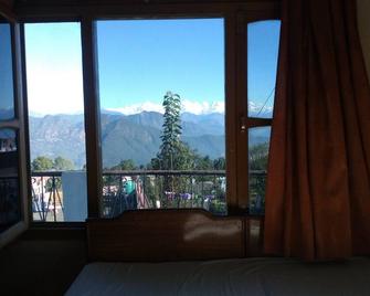 Phooldei Homestay nearby Chaukori - Pithorāgarh - Balcony