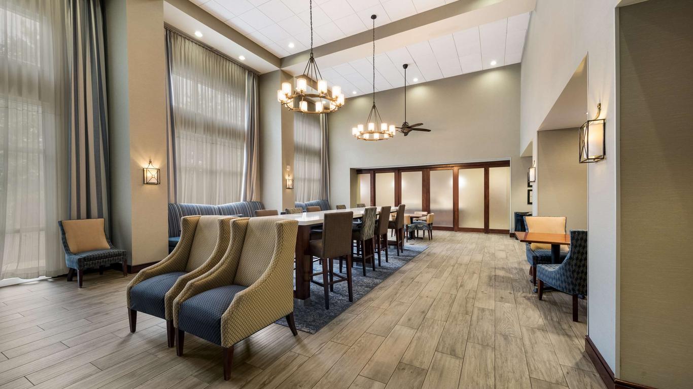 Hampton Inn & Suites Fredericksburg-at Celebrate Virginia