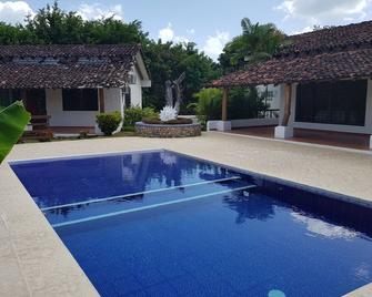 Beautiful Estate Property Near The Beach - Las Lajas (Panamá) - Piscina