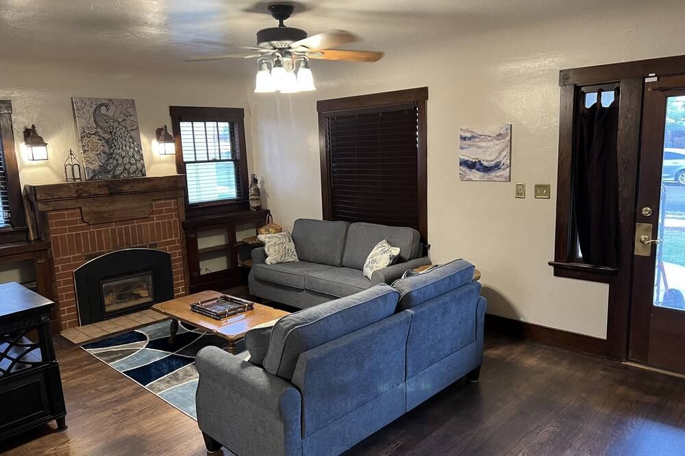 Nice Cozy 2 Bedroom 1bath house Close to DT Winslow - Вінслов - Вітальня