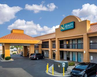 Quality Inn & Suites - Warner Robins - Building