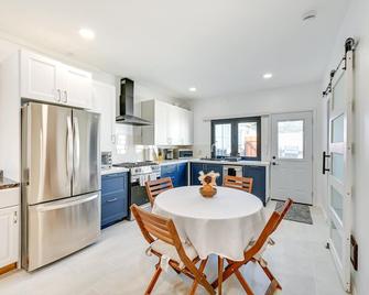 Walk to Beach - 'house Kitsune' in Oceanside! - Oceanside - Kitchen