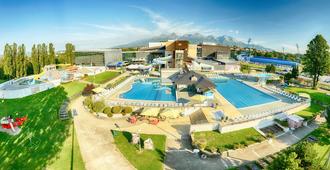 Hotel Aquacity Mountain View - Poprad - Alberca