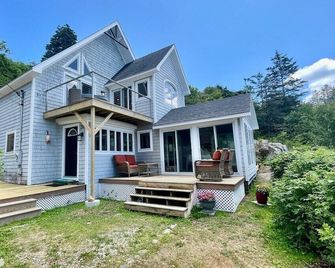 Pirate's Den on the Wharf - Spruce Head - Edificio