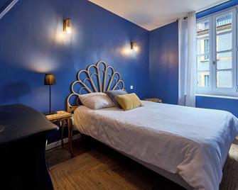 Les Bellevue Cité Trivalle '3 Apartments, 1 with Terrace & Private Parking, Aircon, WiFi, 500m from Cité, free public car park 200m' - Carcassonne - Bedroom