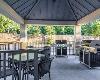 كاندل وود سويتس جاكسونفيل إيست ميريل رود، آن آي آيتش جي هوتل - جاكسونفيل (فلوريدا) - ردهة