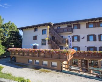 Hotel Trentino - Folgaria - Building