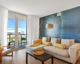 Unique 2br Apartment Gym Pool - Hallandale Beach - Living room