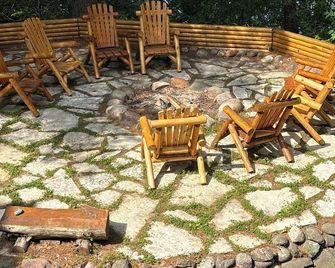 Spacious Lac Courte Oreilles home! Stunning views, avail June/Aug. Book now! - Stone Lake - Patio