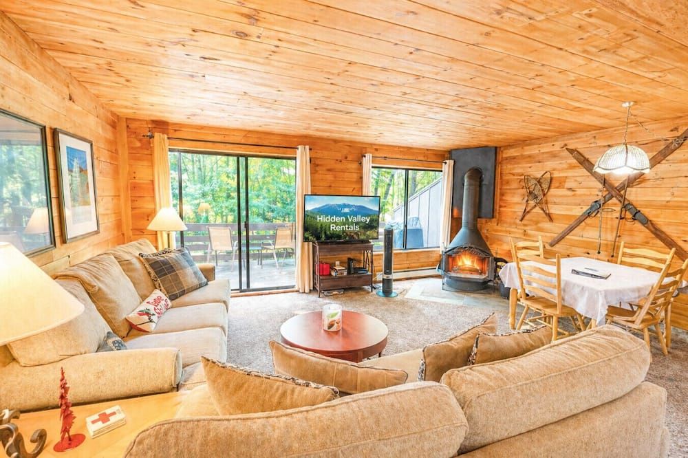 Pet-Friendly, Pool Access, Walk to Lake