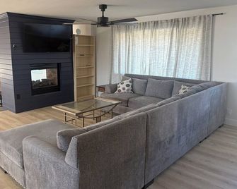 Spacious 6-bedroom house in beautiful McCammon with AC - McCammon - Sala de estar
