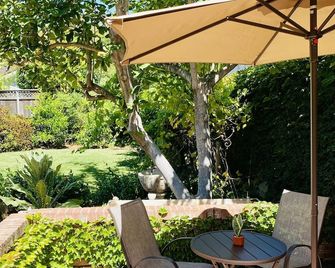 Bebedeux - Charming & Clean Classic in the Fab 40s - סקרמנטו - פטיו