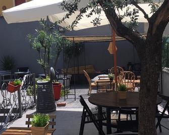 Lion Hostel - Milán - Patio
