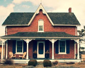 Peaceful Country Living at Cobblestone Farm - Cobourg - Building