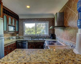 Condo 322 at Caribbean Reef Villas - One Bedroom Apartment - Puerto Morelos - Cocina