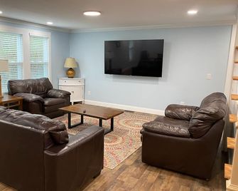 1st Class Rentals The Thurman Munson House - Cooperstown - Living room