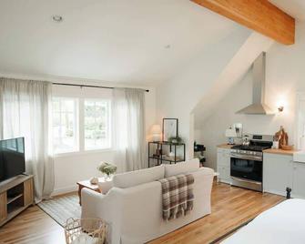 Cape Cod Guest Suite w/Sauna & Cold Plunge - Vancouver