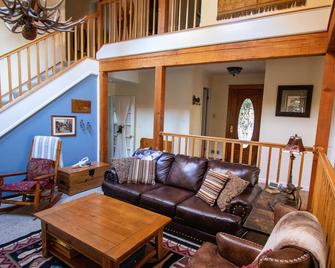 Sit on Your Deck in an Alpine Forest & Next to Mountain Stream - Westcliffe - Living room
