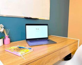 Private Studio - 5 Min To Dt - Self Check-In - 75 Inch Tv - Williams Lake - Business Center