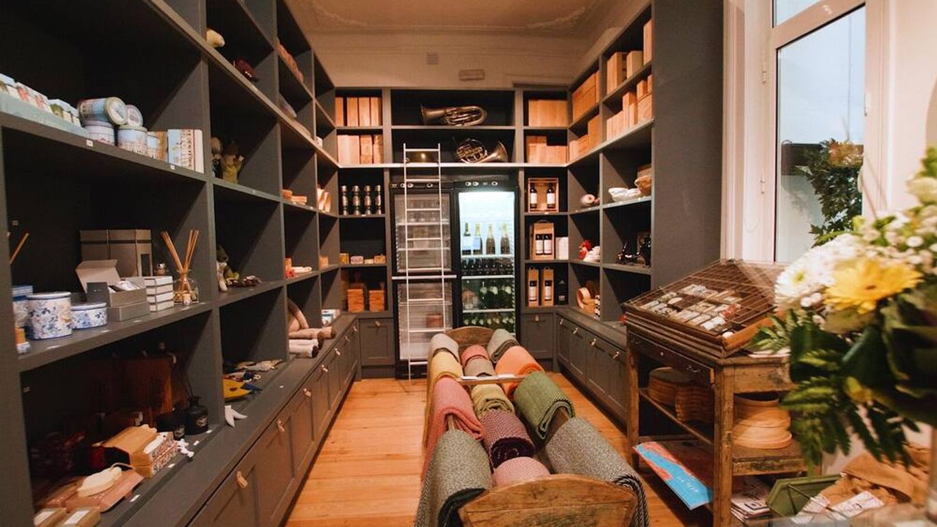 Lisbon Cheese & Wine Suites