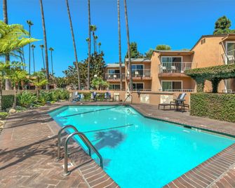 Best Western Pine Tree Motel - Chino - Bazén