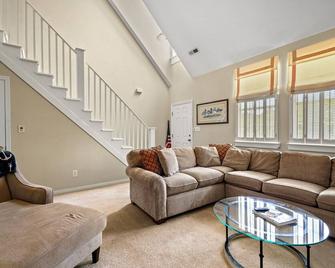 Capeville Cottage - modern comfort close to Cape Charles! - Cape Charles - Wohnzimmer