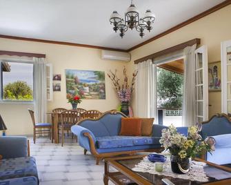 Tzivras Villa & Apartments - Lassi - Living room